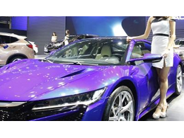 車展中經常能看到美女，但又沒有想過機械零部件加工能生產“車模美女”出來