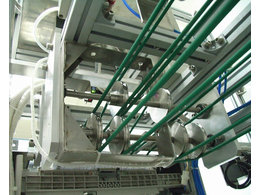 cnc精密機(jī)械加工：龍門(mén)式cnc精密機(jī)械加工設(shè)備就用得較為多的設(shè)備，他的通用性很廣