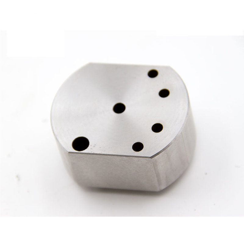 對組成部分零部件輪廊的全部cnc精密.jpg 對組成部分零部件輪廊的全部cnc精密