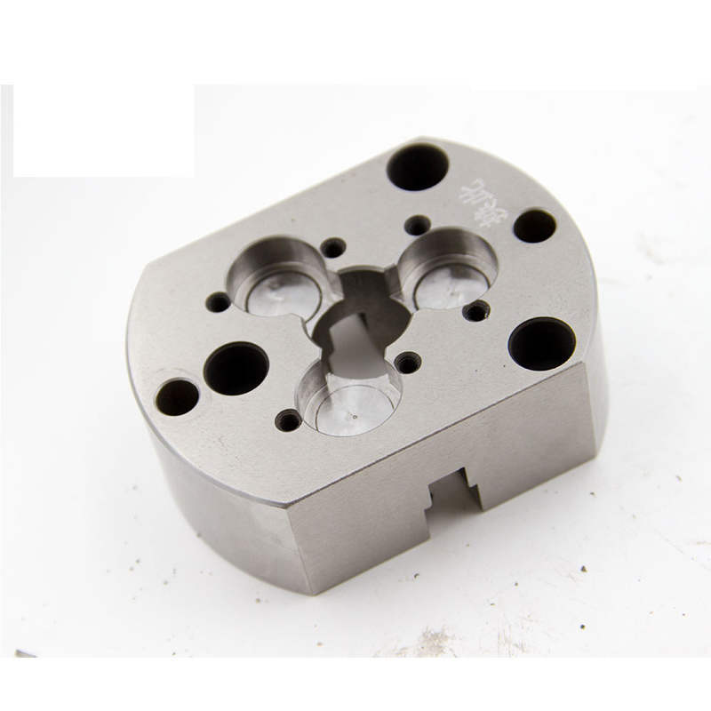 機(jī)械零部件加工設(shè)備在加工機(jī)械零部件過(guò)程中具有高精度要求.jpg 機(jī)械零部件加工設(shè)備在加工機(jī)械零部件過(guò)程中具有高精度要求